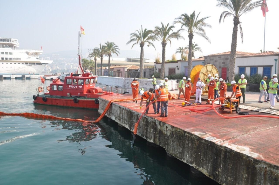 Kuşadası'nda limanda acil müdahale tatbikatı