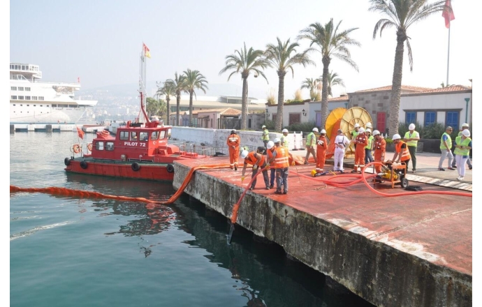 Kuşadası'nda limanda acil müdahale tatbikatı